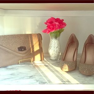 Aldo Nude Pumps with clutch!
